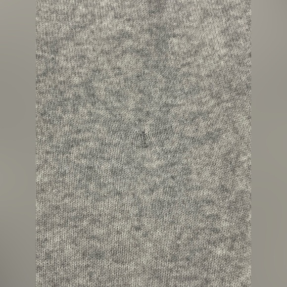 Incashmere | Soft Gray Cashmere Sweater - Picture 5 of 9